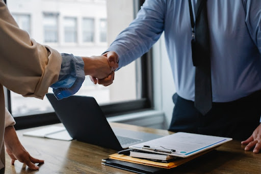 tenant-and-landlord-shaking-hands-over-desk